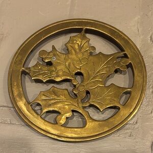 VTG‎ Holly Leaf Holly BerryBrass Trivet